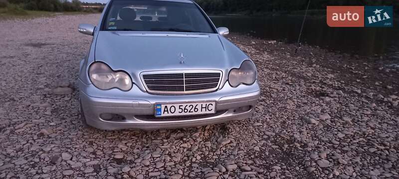 Универсал Mercedes-Benz C-Class 2003 в Хусте