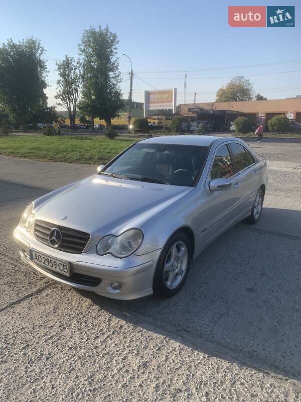 Седан Mercedes-Benz C-Class 2004 в Ужгороде