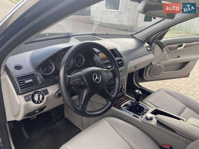 Седан Mercedes-Benz C-Class 2007 в Надвірній фото 17 Седан Mercedes-Benz C-Class 2007 в Надвірній