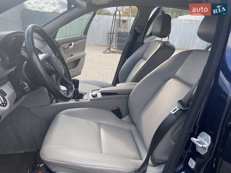 Седан Mercedes-Benz C-Class 2007 в Надвірній фото 24 Седан Mercedes-Benz C-Class 2007 в Надвірній