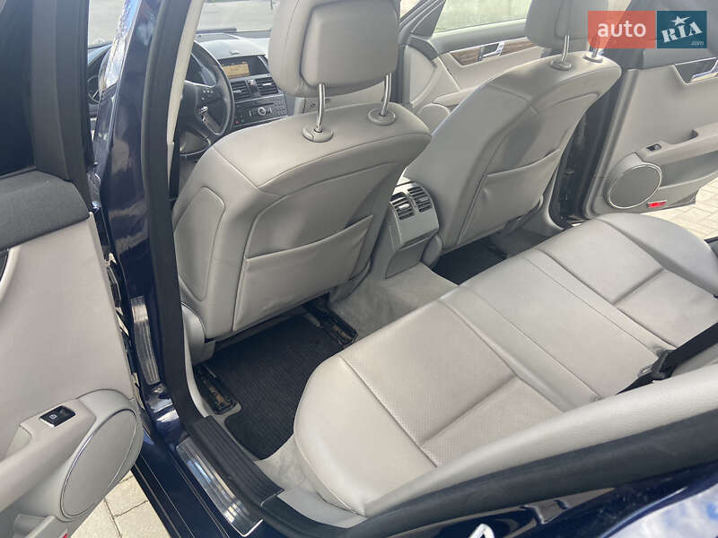 Седан Mercedes-Benz C-Class 2007 в Надвірній фото 28 Седан Mercedes-Benz C-Class 2007 в Надвірній