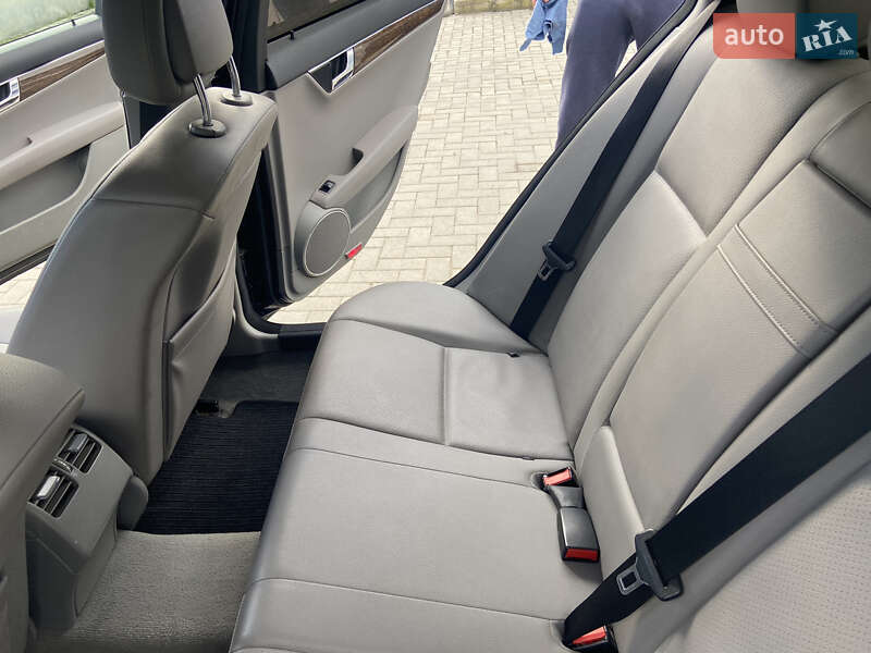 Седан Mercedes-Benz C-Class 2007 в Надвірній фото 31 Седан Mercedes-Benz C-Class 2007 в Надвірній