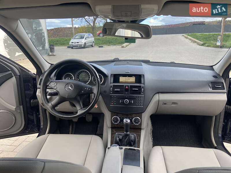 Седан Mercedes-Benz C-Class 2007 в Надвірній фото 40 Седан Mercedes-Benz C-Class 2007 в Надвірній