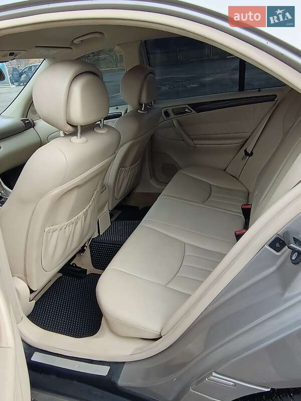 Седан Mercedes-Benz C-Class 2005 в Рокитному