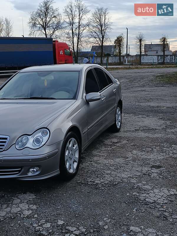 Седан Mercedes-Benz C-Class 2005 в Рокитному