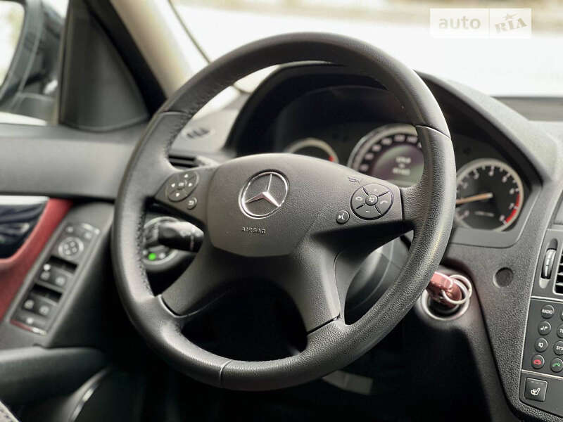 Седан Mercedes-Benz C-Class 2008 в Днепре