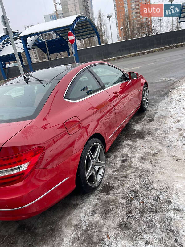 Купе Mercedes-Benz C-Class 2011 в Киеве