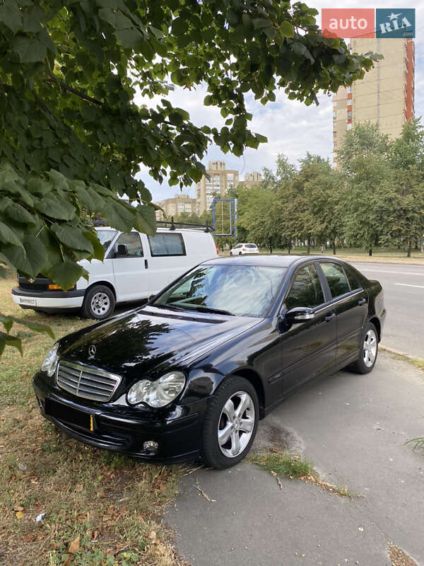 Mercedes-Benz C-Class 2005