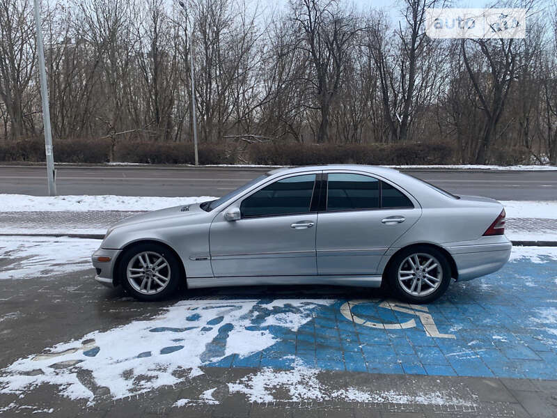 Седан Mercedes-Benz C-Class 2005 в Львові