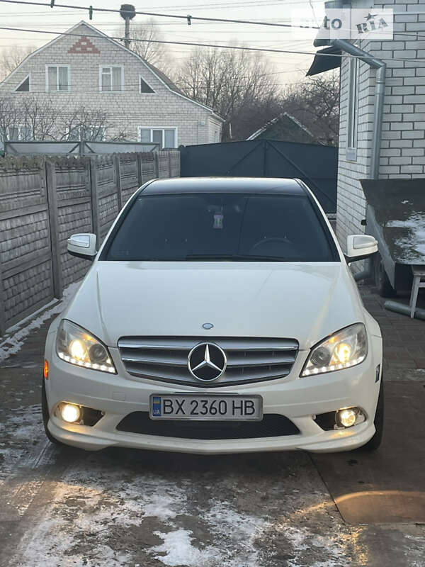 Файл:Mercedes C-Klasse (W204) Classic front.jpg — Википедия