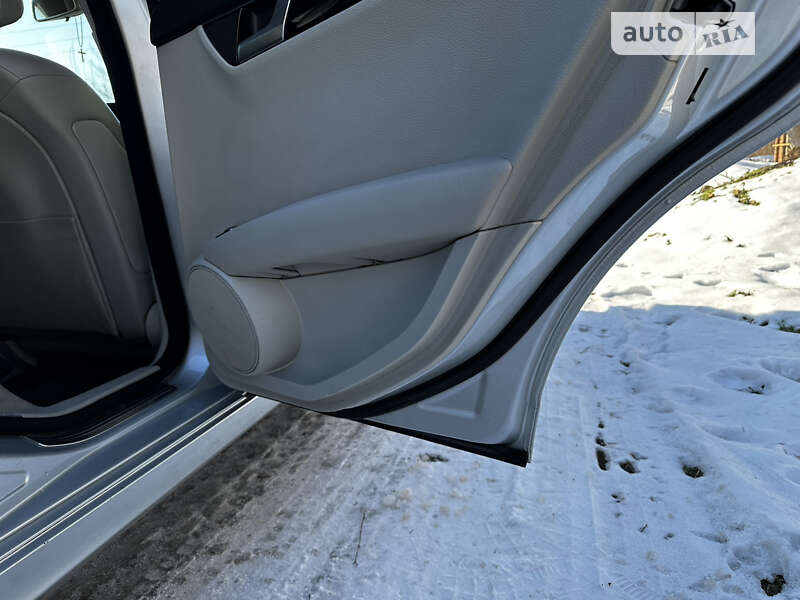 Універсал Mercedes-Benz C-Class 2011 в Чернівцях