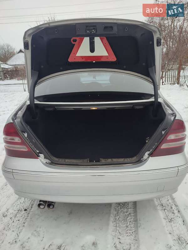 Седан Mercedes-Benz C-Class 2004 в Шполе