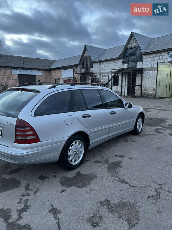 Универсал Mercedes-Benz C-Class 2001 в Рокитном