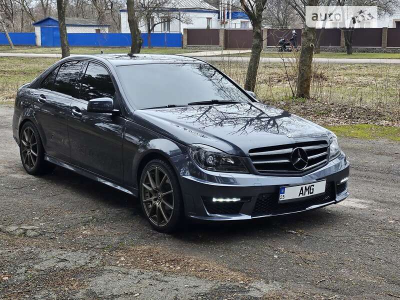 Файл:Mercedes C-Klasse (W204) Elegance front.jpg — Википедия