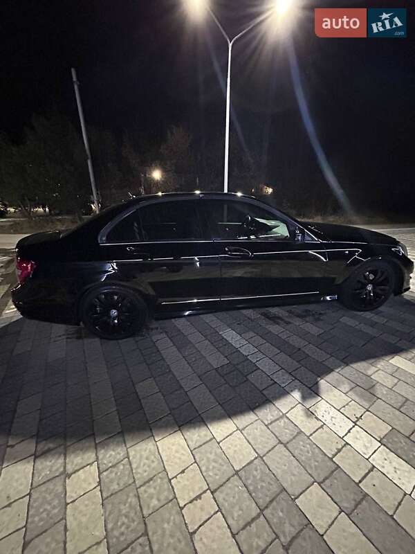 Седан Mercedes-Benz C-Class 2013 в Львове