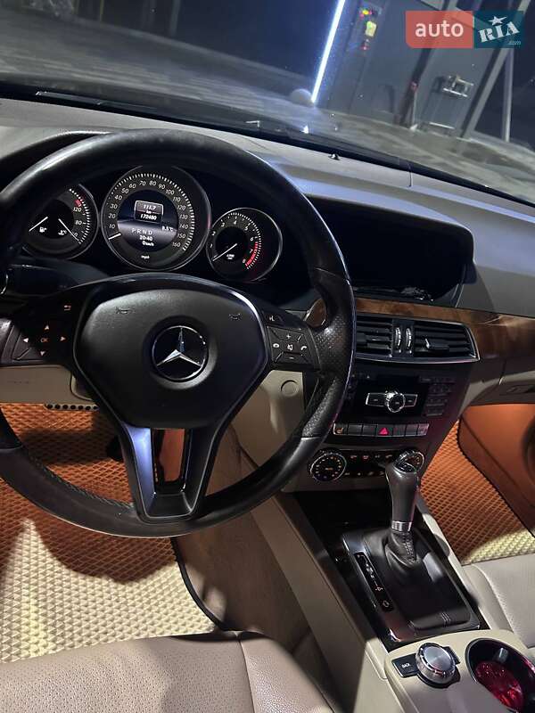 Седан Mercedes-Benz C-Class 2013 в Львове