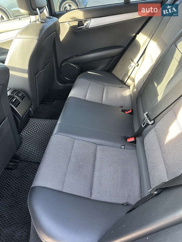 Седан Mercedes-Benz C-Class 2010 в Черкассах
