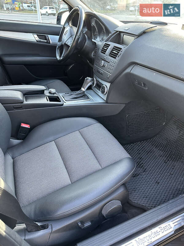 Седан Mercedes-Benz C-Class 2010 в Черкассах