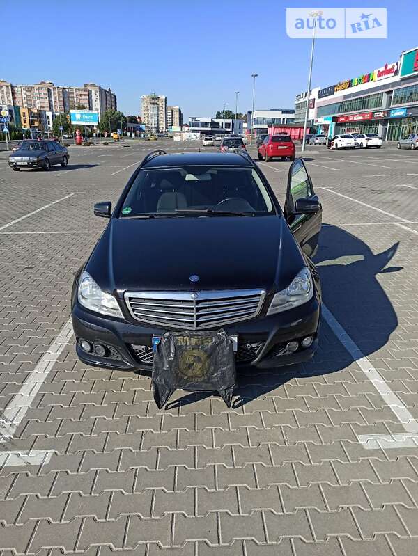Универсал Mercedes-Benz C-Class 2013 в Киеве