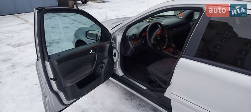 Седан Mercedes-Benz C-Class 2003 в Виннице