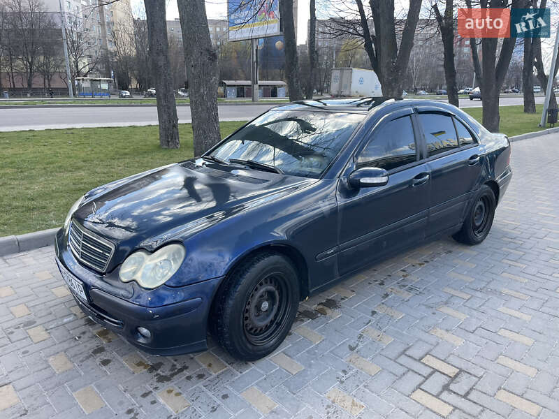 Седан Mercedes-Benz C-Class 2004 в Вінниці