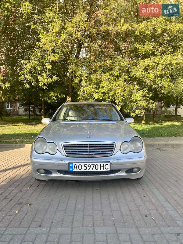 Универсал Mercedes-Benz C-Class 2002 в Ужгороде