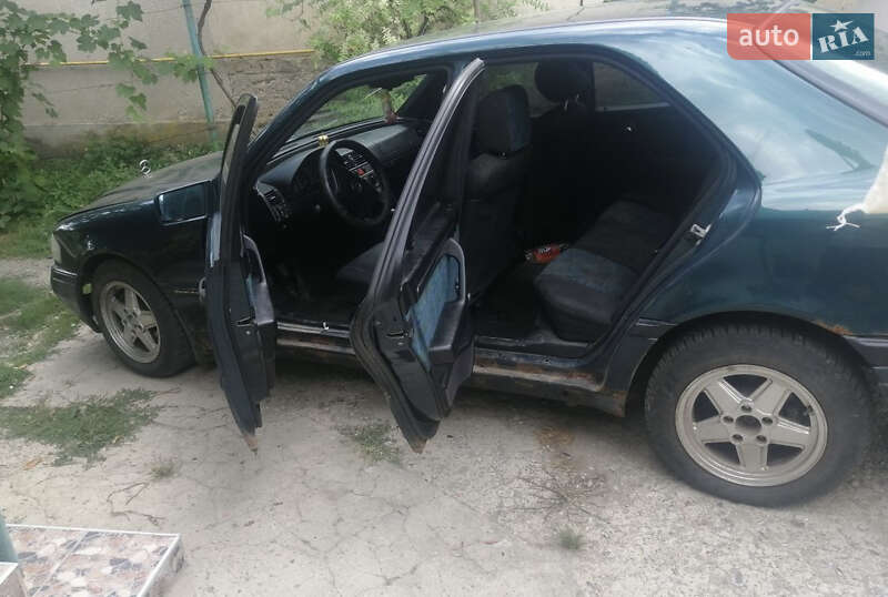 Седан Mercedes-Benz C-Class 1996 в Ужгороде