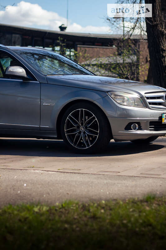 Універсал Mercedes-Benz C-Class 2008 в Києві