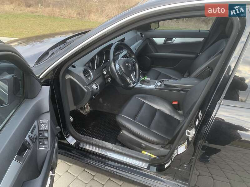 Седан Mercedes-Benz C-Class 2014 в Львове