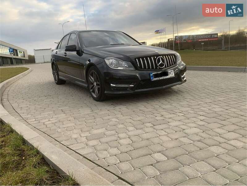 Седан Mercedes-Benz C-Class 2014 в Львове