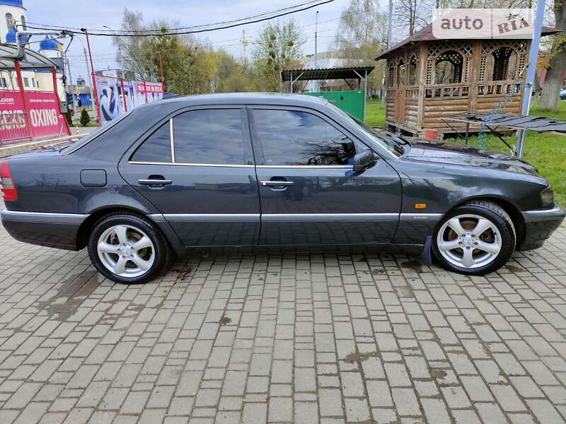 Седан Mercedes-Benz C-Class 1994 в Черновцах
