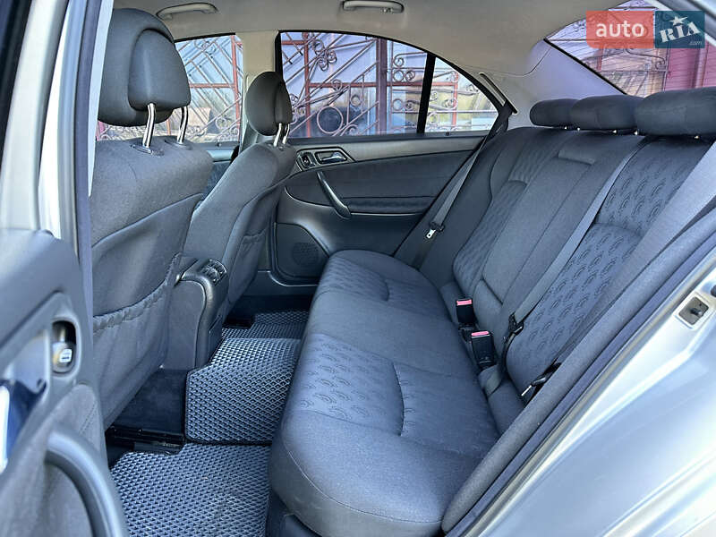 Седан Mercedes-Benz C-Class 2000 в Рахові