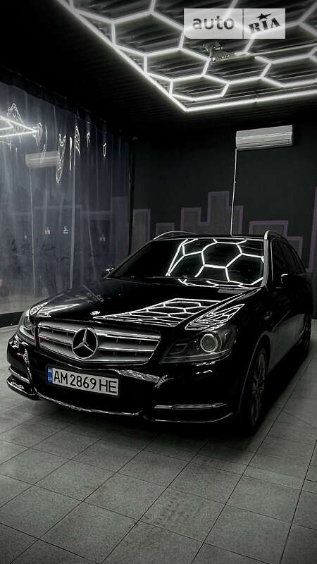 Универсал Mercedes-Benz C-Class 2011 в Житомире