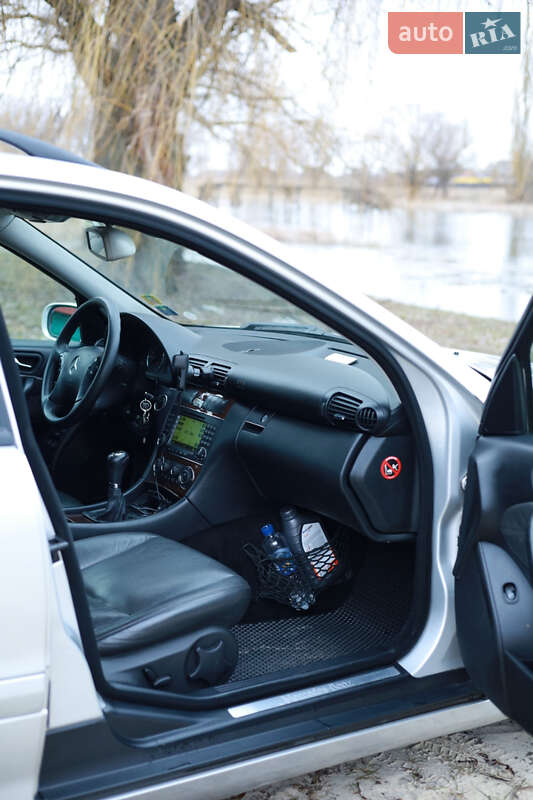 Универсал Mercedes-Benz C-Class 2005 в Хороле фото 19 Универсал Mercedes-Benz C-Class 2005 в Хороле