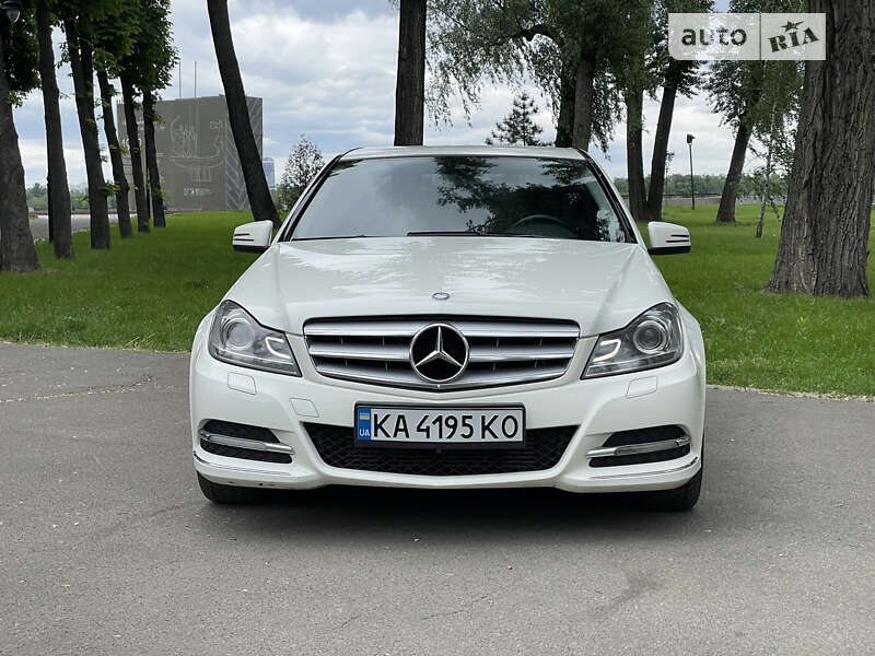 Седан Mercedes-Benz C-Class 2011 в Киеве