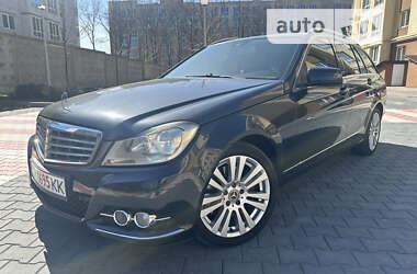 Універсал Mercedes-Benz C-Class 2012 в Києві