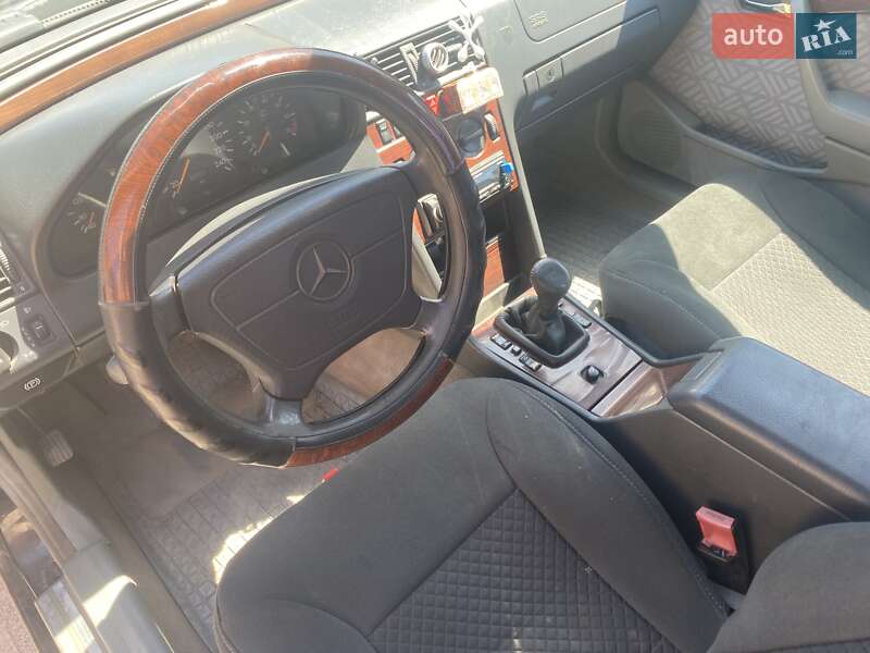 Седан Mercedes-Benz C-Class 1994 в Херсоне