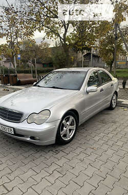 Седан Mercedes-Benz C-Class 2002 в Чернівцях