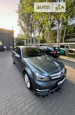 Седан Mercedes-Benz C-Class 2011 в Дніпрі