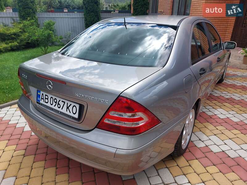 Седан Mercedes-Benz C-Class 2005 в Виннице