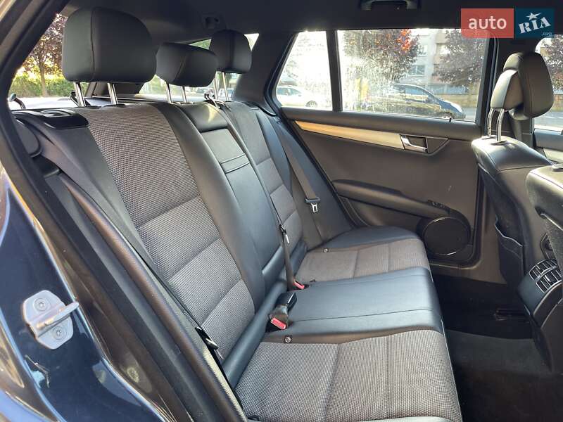 Универсал Mercedes-Benz C-Class 2011 в Черновцах