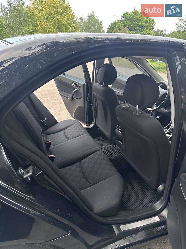 Седан Mercedes-Benz C-Class 2006 в Ровно