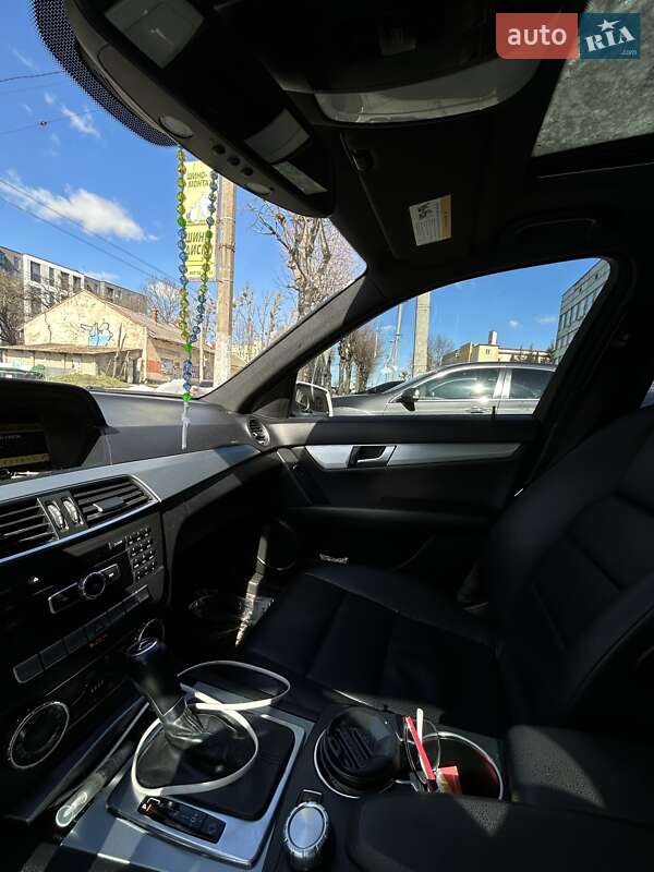 Седан Mercedes-Benz C-Class 2011 в Львове