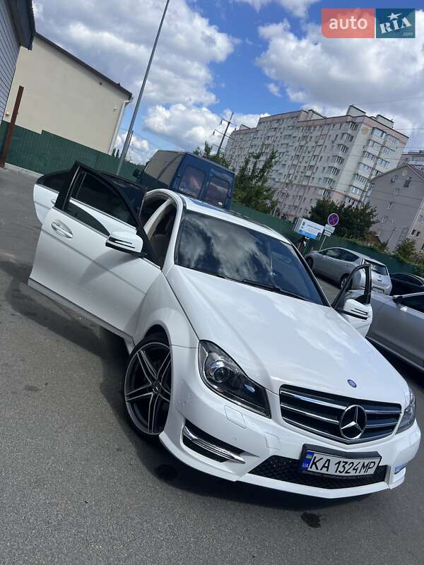 Седан Mercedes-Benz C-Class 2014 в Киеве