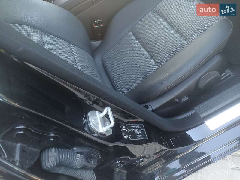 Универсал Mercedes-Benz C-Class 2011 в Вараше