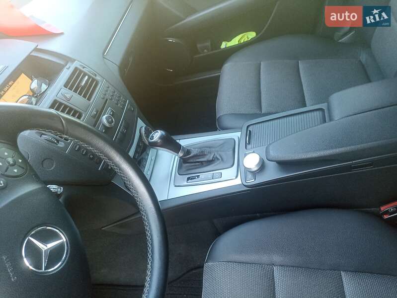 Универсал Mercedes-Benz C-Class 2011 в Вараше