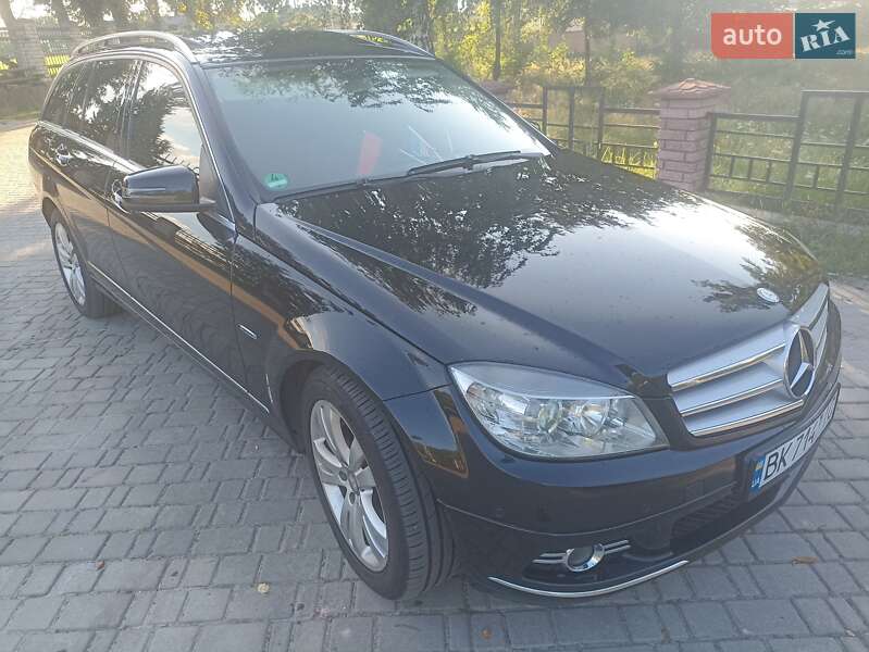 Универсал Mercedes-Benz C-Class 2011 в Вараше