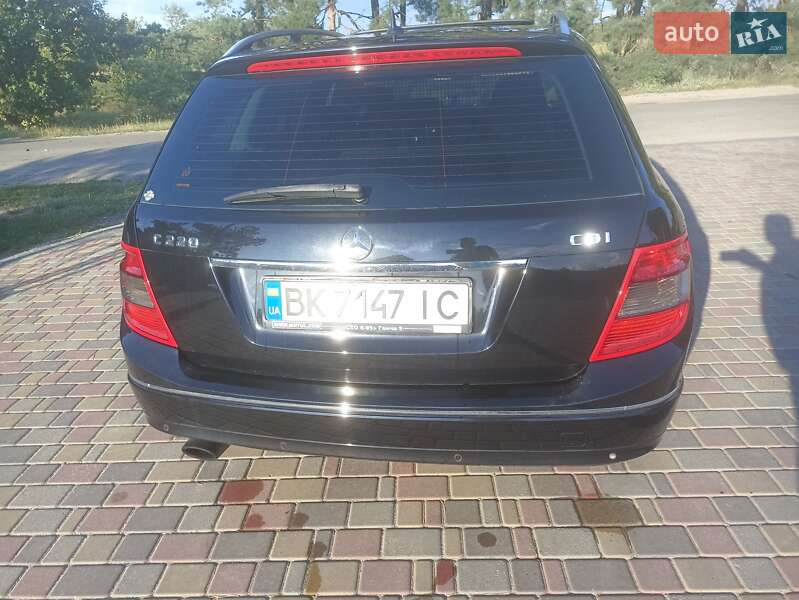 Универсал Mercedes-Benz C-Class 2011 в Вараше