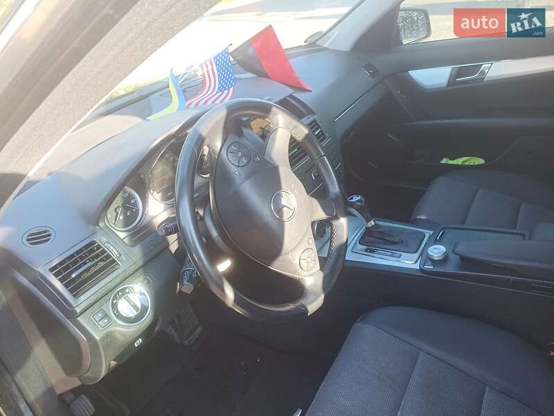 Универсал Mercedes-Benz C-Class 2011 в Вараше