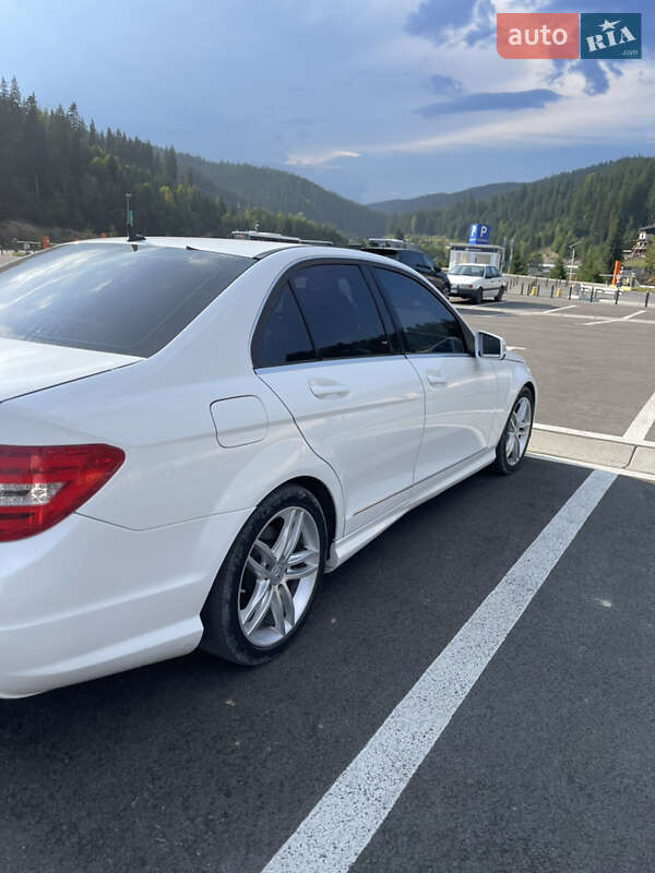 Седан Mercedes-Benz C-Class 2012 в Киеве